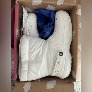 SOLD!! NWT White Croc Lined Neo Puff Boots m10/w12